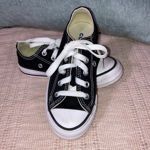 Like new little boys black Converse All-Stars size 10.5 - Picture 2 of 5